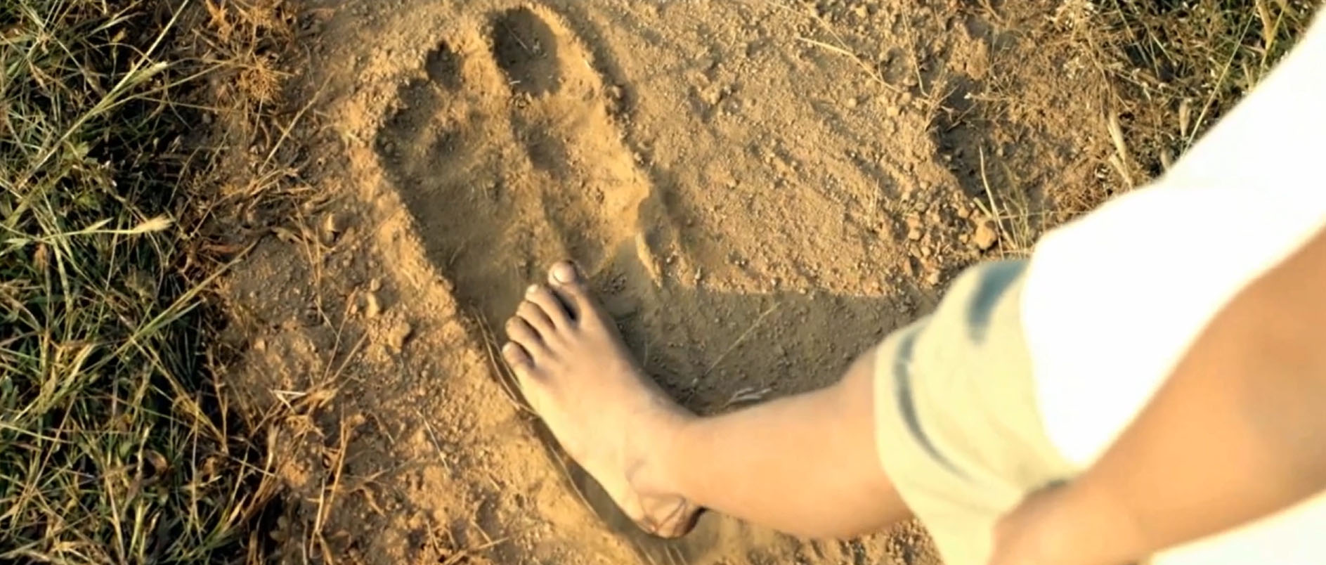 Giant Footprints Case Film